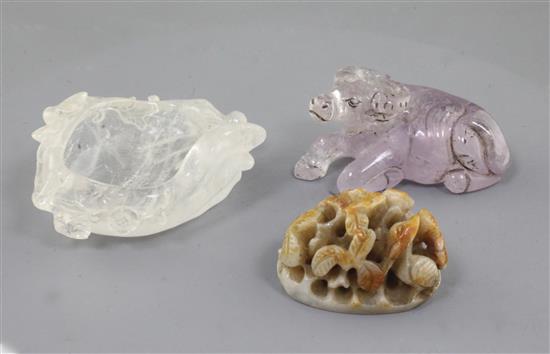 A Chinese jade hat finial and two rock crystal carvings, 4.1cm - 7cm